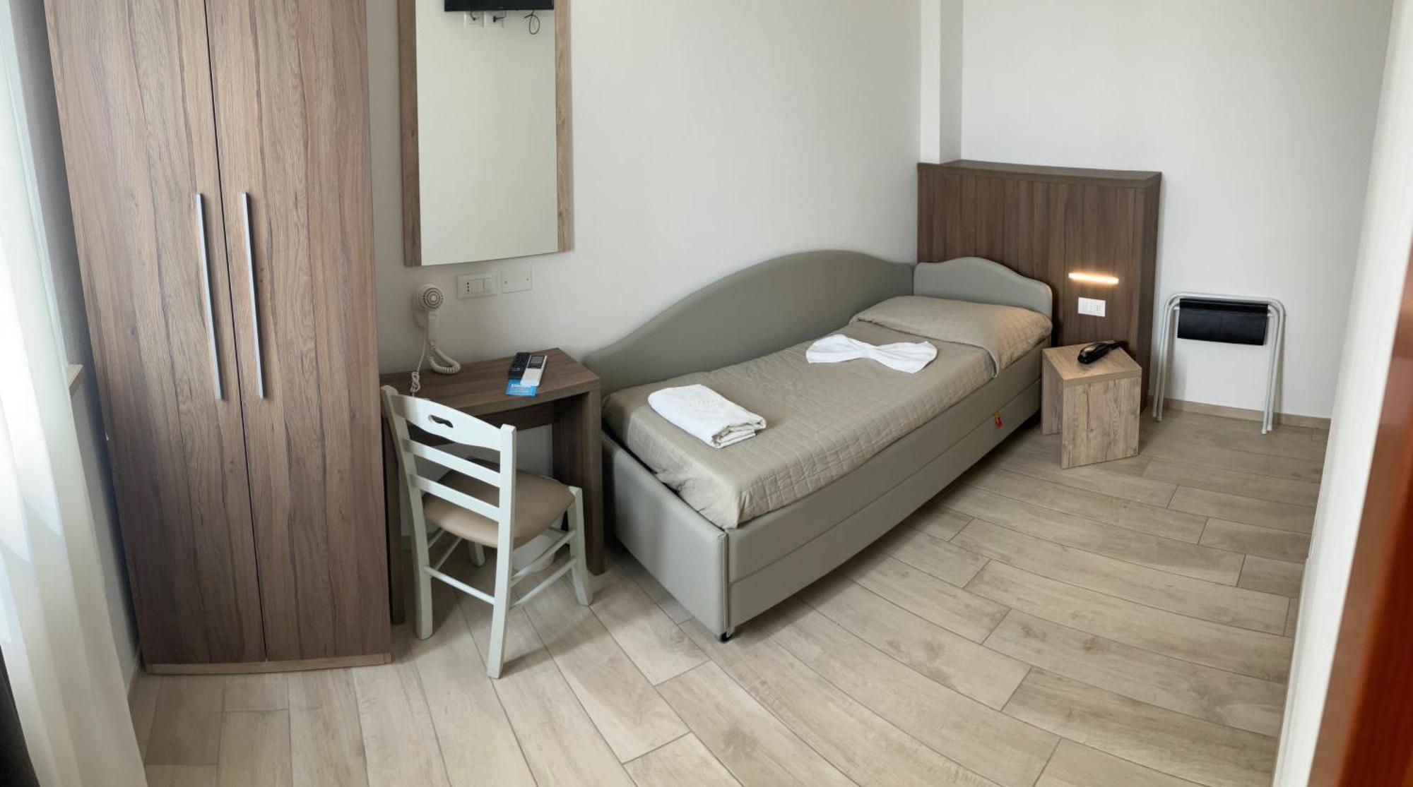 Hotel Bed And Book Rimini Exterior foto